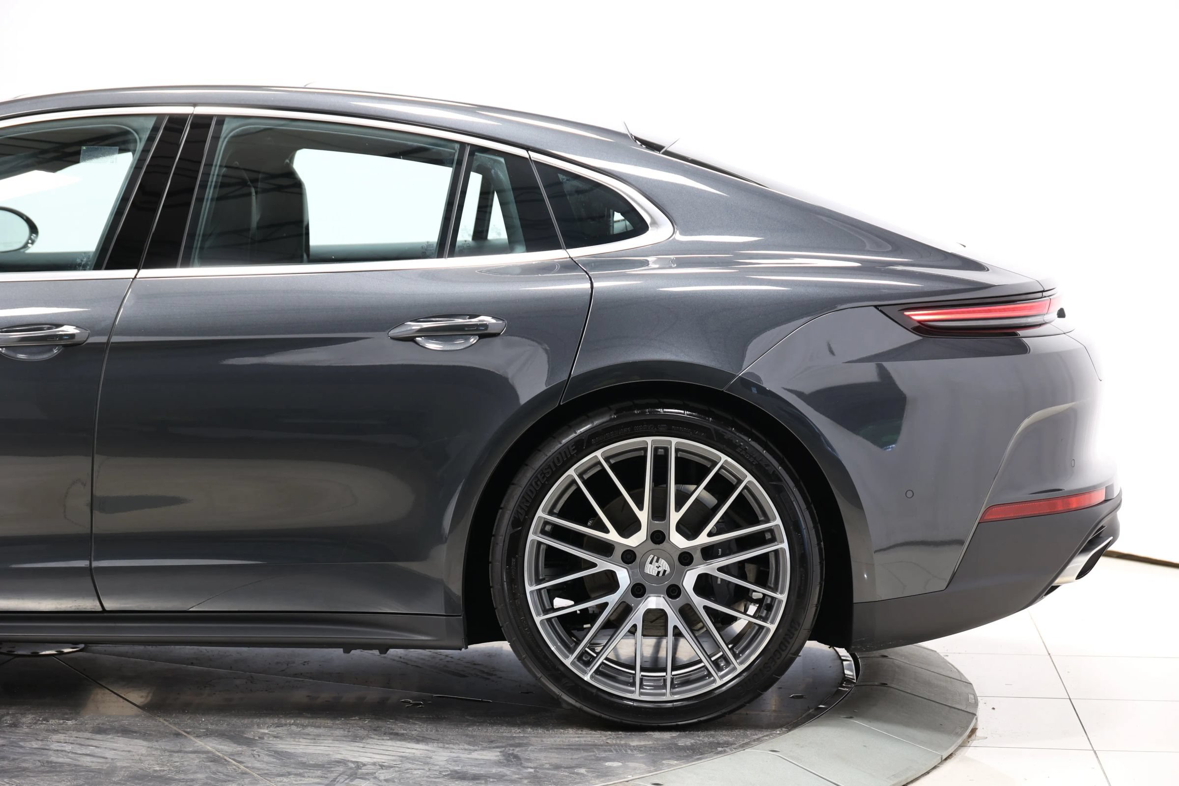 Used 2026 Porsche Panamera 4 w/ Premium Package AWD/4WD image 9
