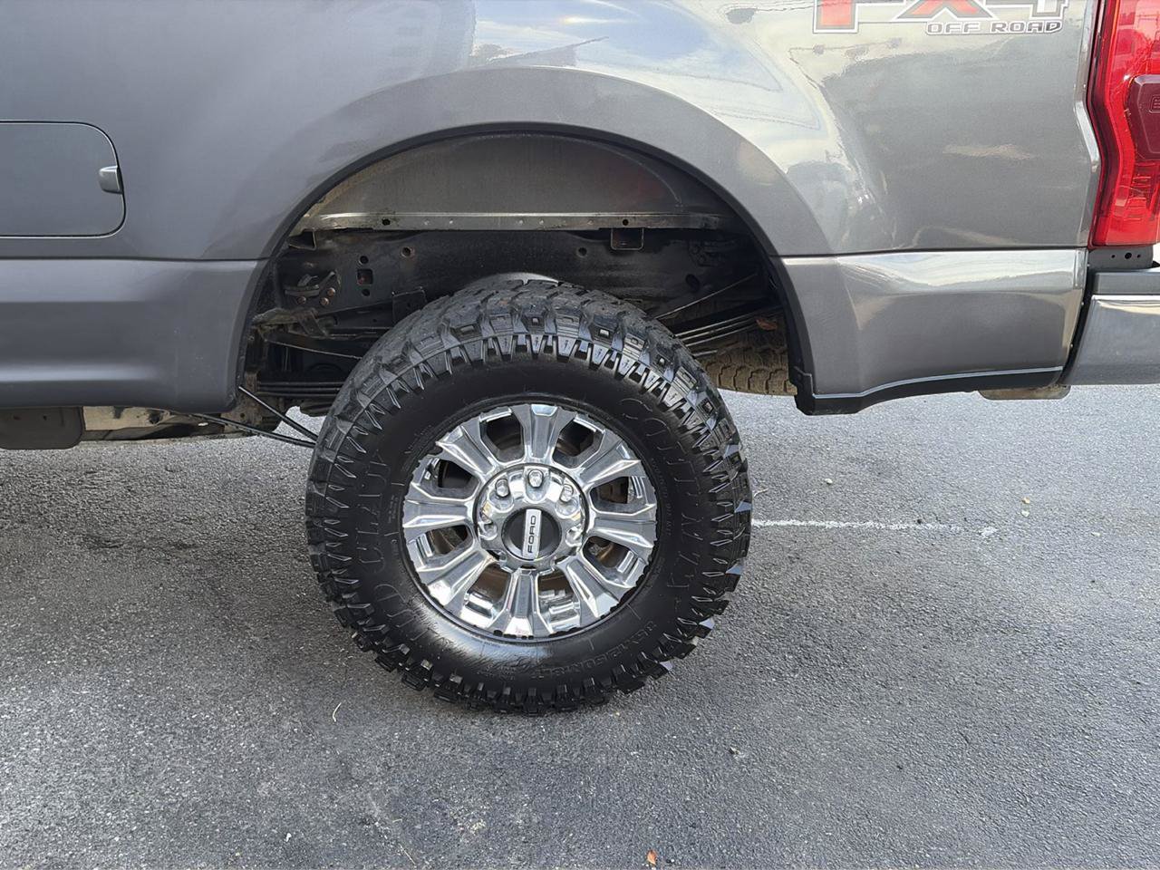 Used 2017 Ford F350 XLT w/ XLT Premium Package AWD/4WD image 16