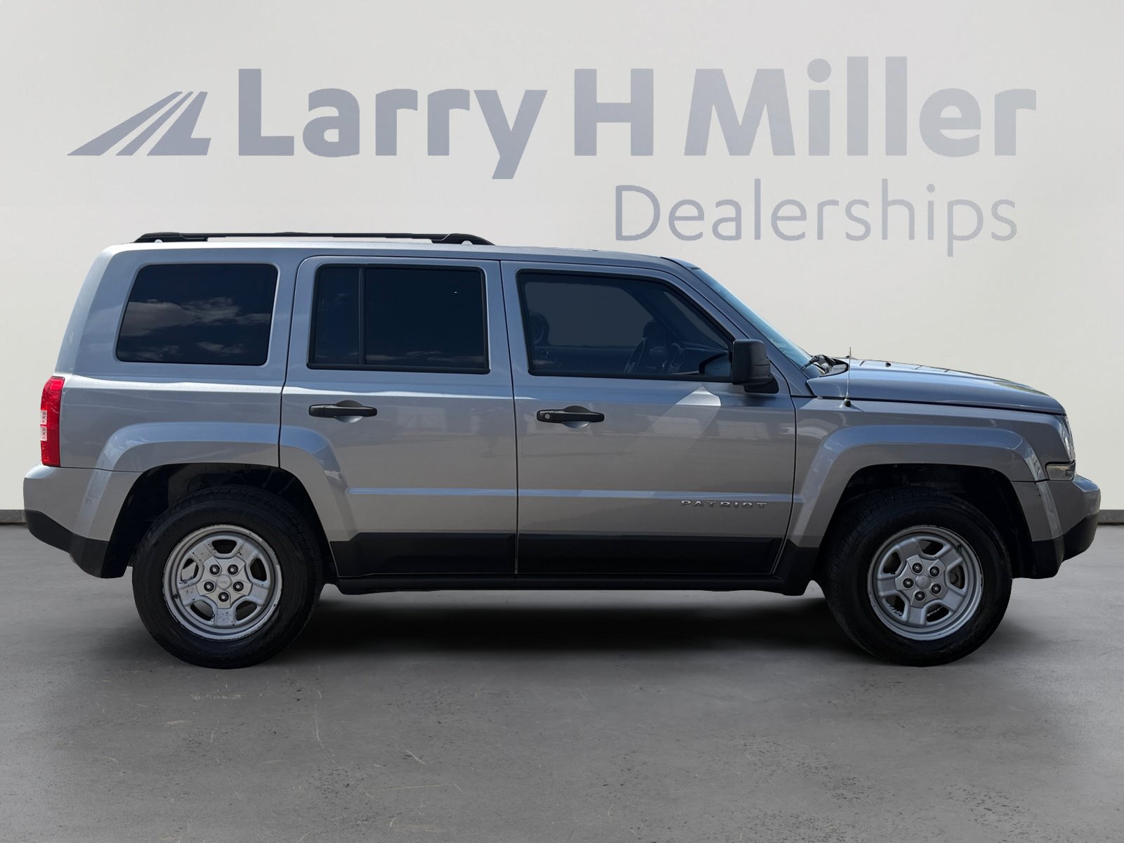 Used 2017 Jeep Patriot Sport FWD image 6