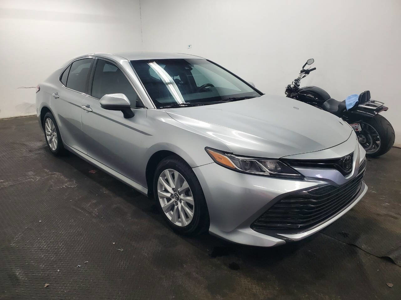Used 2018 Toyota Camry L image 3