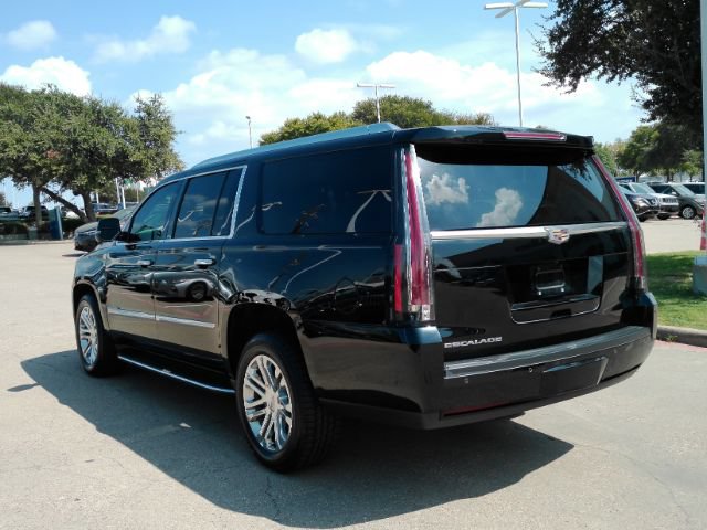 Used 2018 Cadillac Escalade ESV 4WD image 9