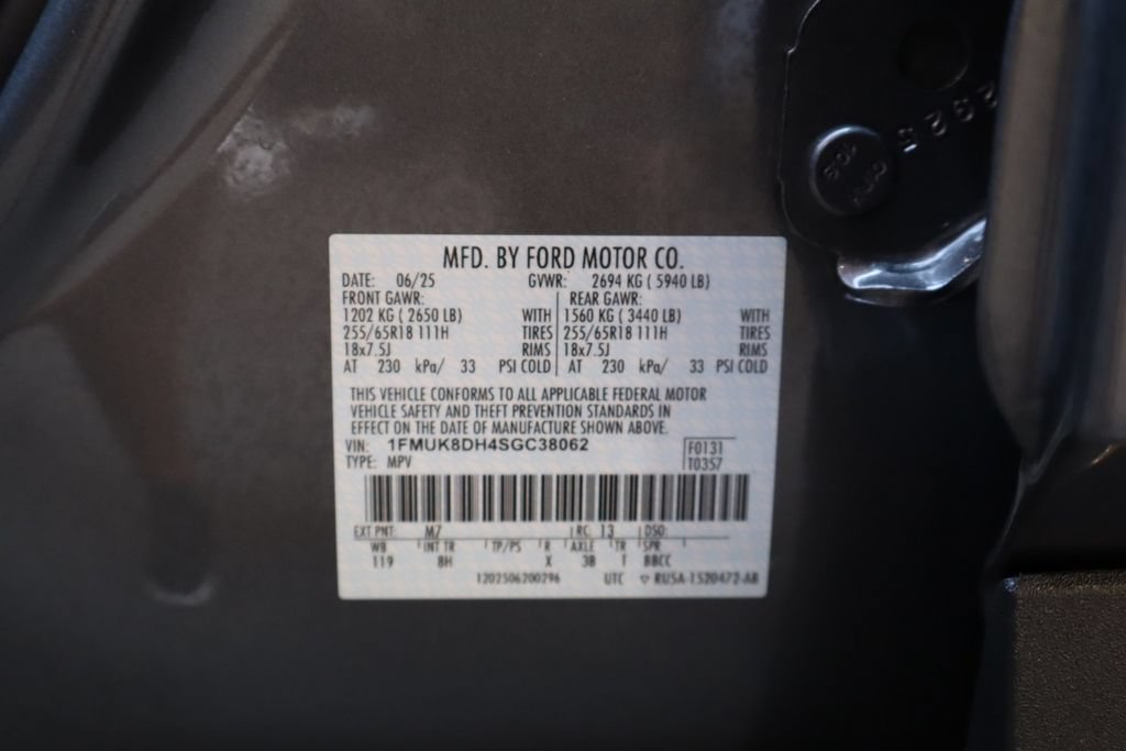 Used 2025 Ford Explorer Active AWD/4WD image 43