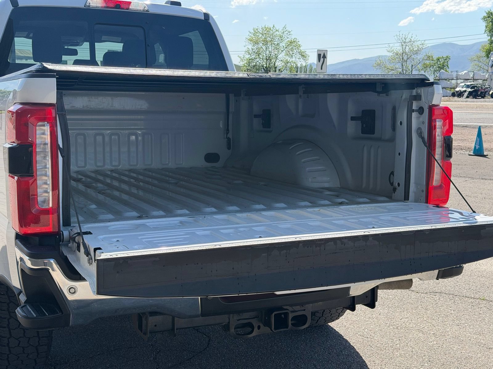 Used 2023 Ford F350 Lariat AWD/4WD image 9