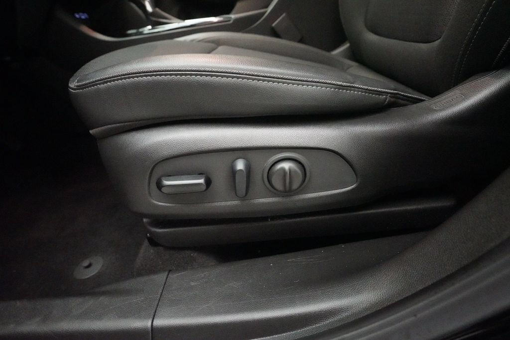 Used 2023 Buick Encore GX Select FWD image 28