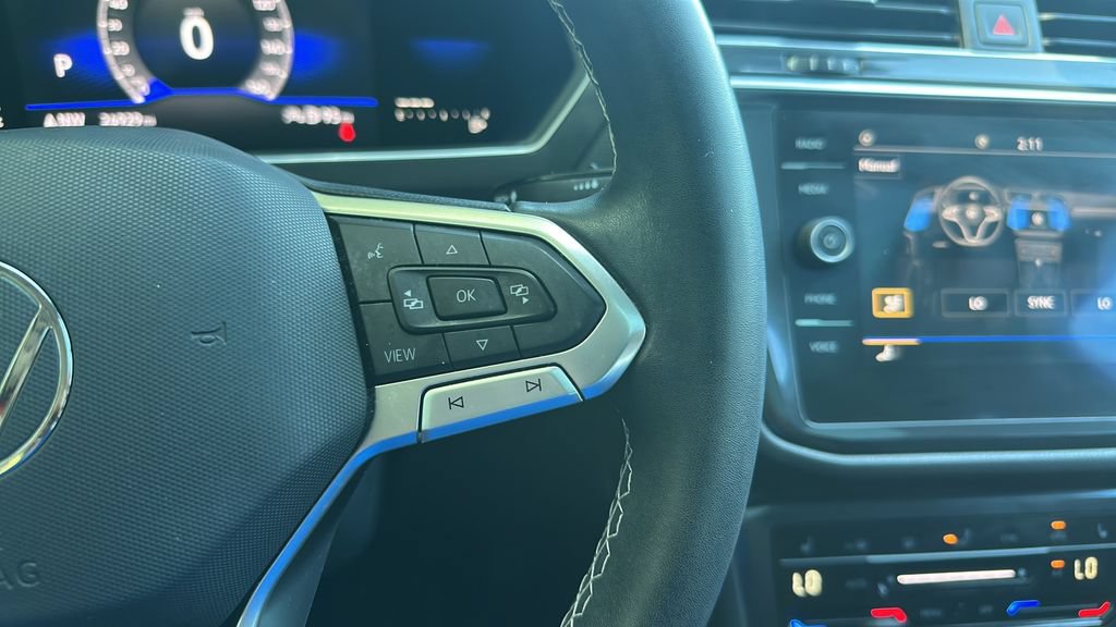 Certified 2022 Volkswagen Tiguan SE FWD image 23