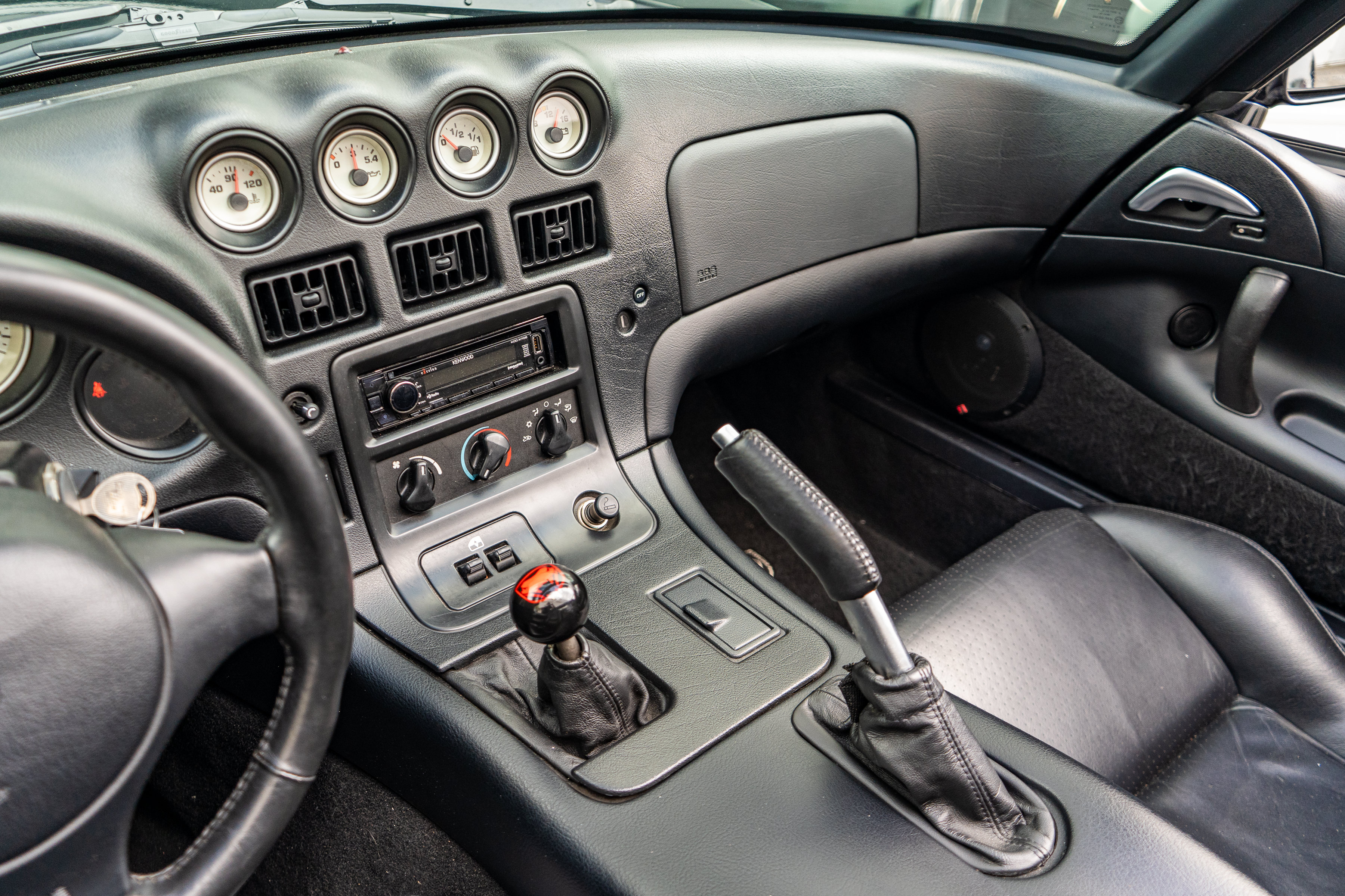 Used 2000 Dodge Viper RT/10 RWD image 10