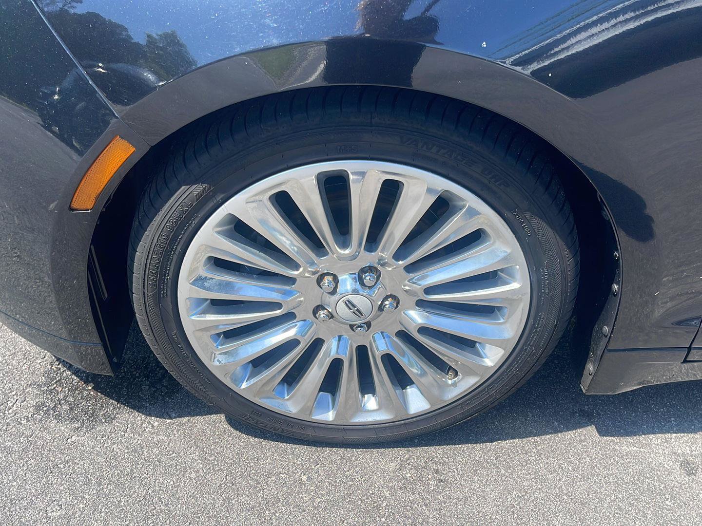 Used 2013 Lincoln MKZ FWD image 12
