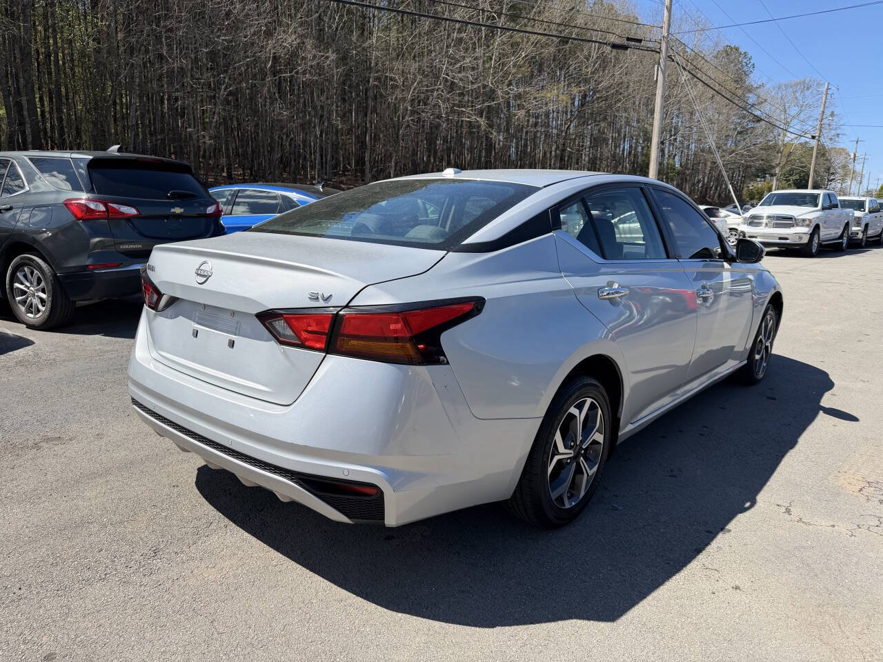 Used 2023 Nissan Altima 2.5 SV FWD image 6