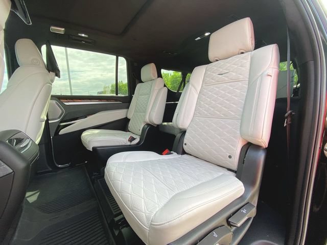 Used 2025 Cadillac Escalade ESV Sport Platinum w/ LPO, ONYX Package AWD/4WD image 25