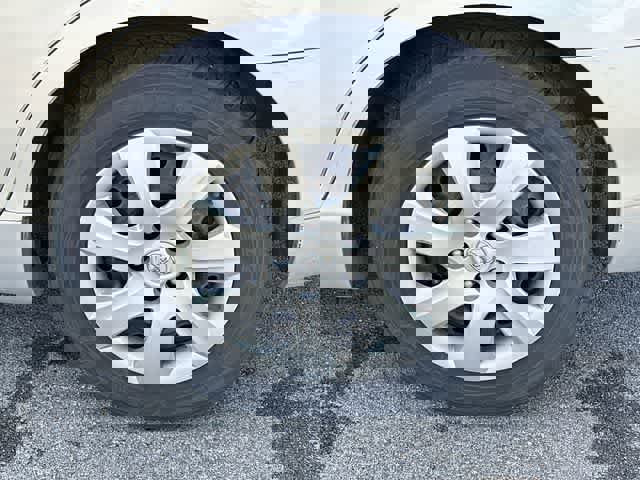 Used 2011 Toyota Camry LE image 5