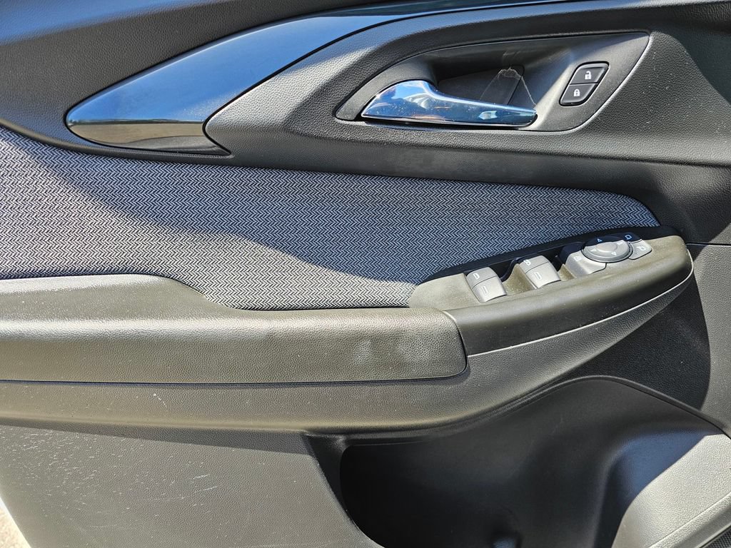 Used 2021 Chevrolet TrailBlazer LT w/ Premium Seating Package FWD image 21