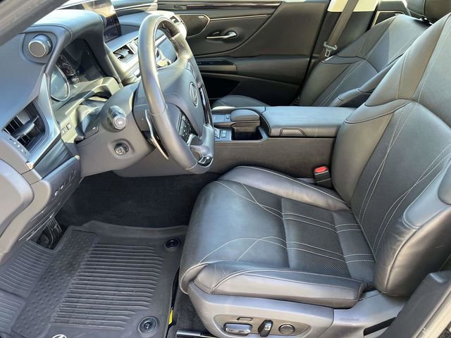 Used 2020 Lexus ES 300h Ultra Luxury w/ Accessory Package image 18