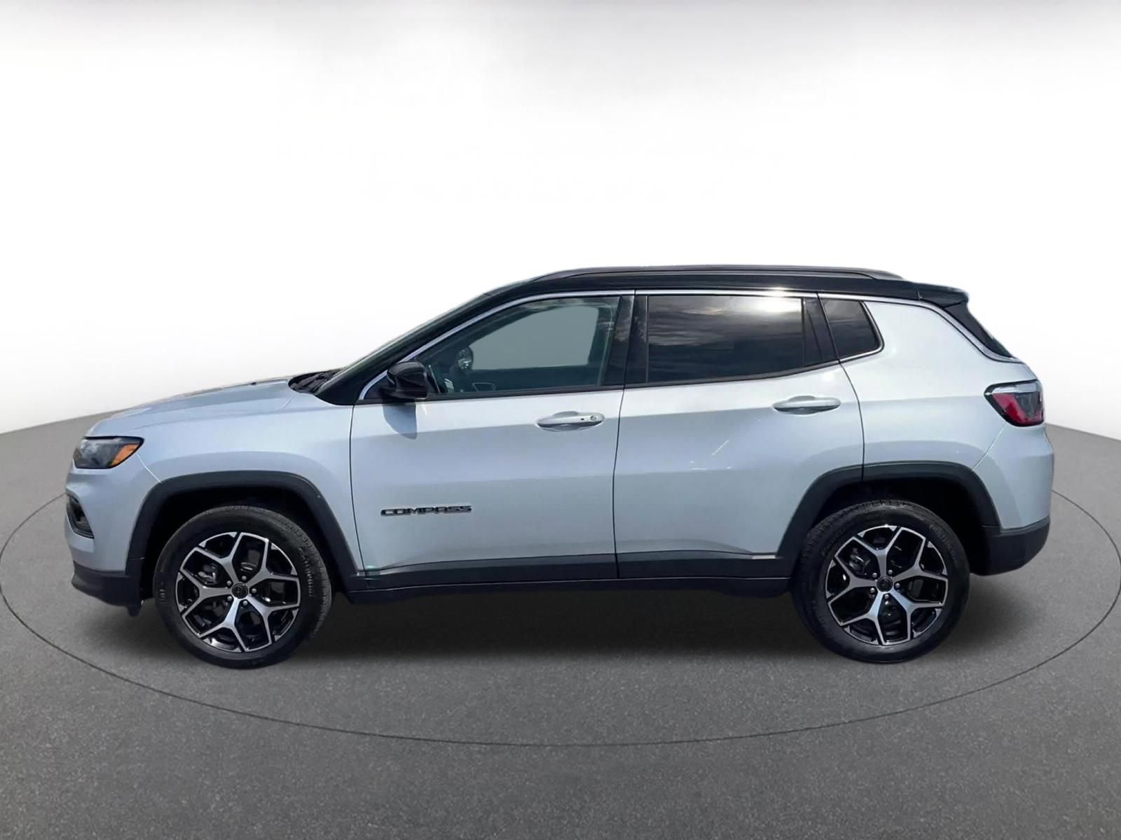 Used 2025 Jeep Compass Limited image 9