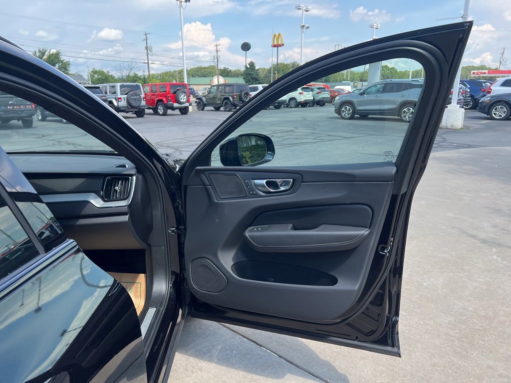 Certified 2024 Volvo XC60 T8 Ultimate w/ Climate Package image 35