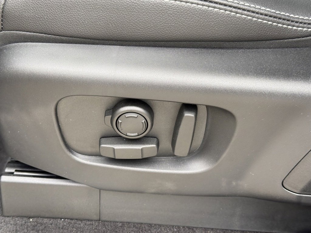 New 2025 Land Rover Discovery S image 14