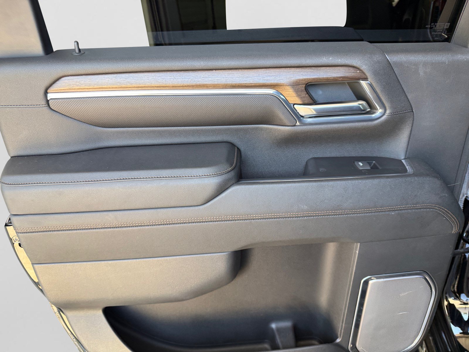 Used 2024 Chevrolet Silverado 2500 High Country w/ High Country Premium Package AWD/4WD image 20