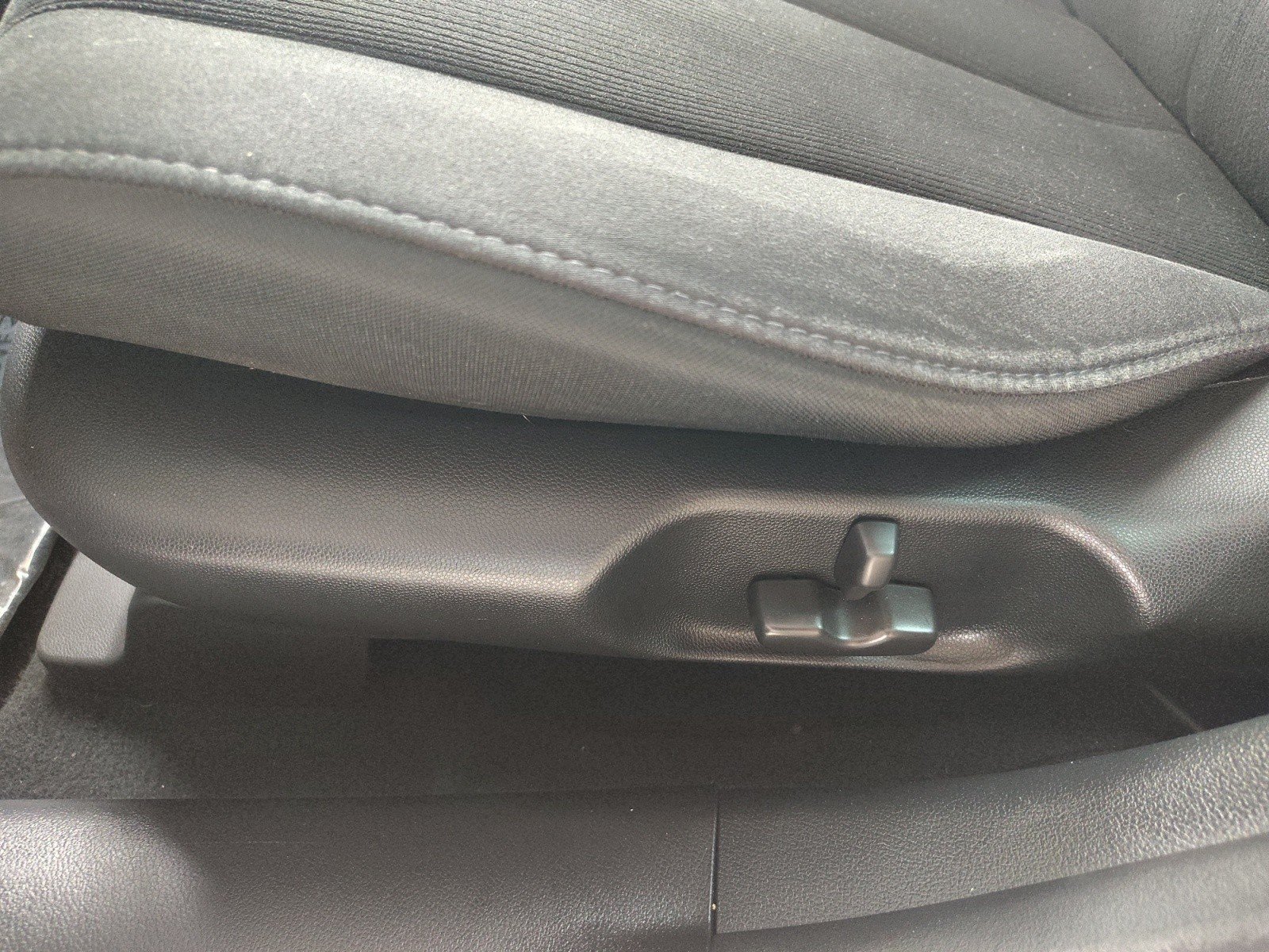 Used 2012 MAZDA CX-7 i Sport w/ Convenience Pkg FWD image 11