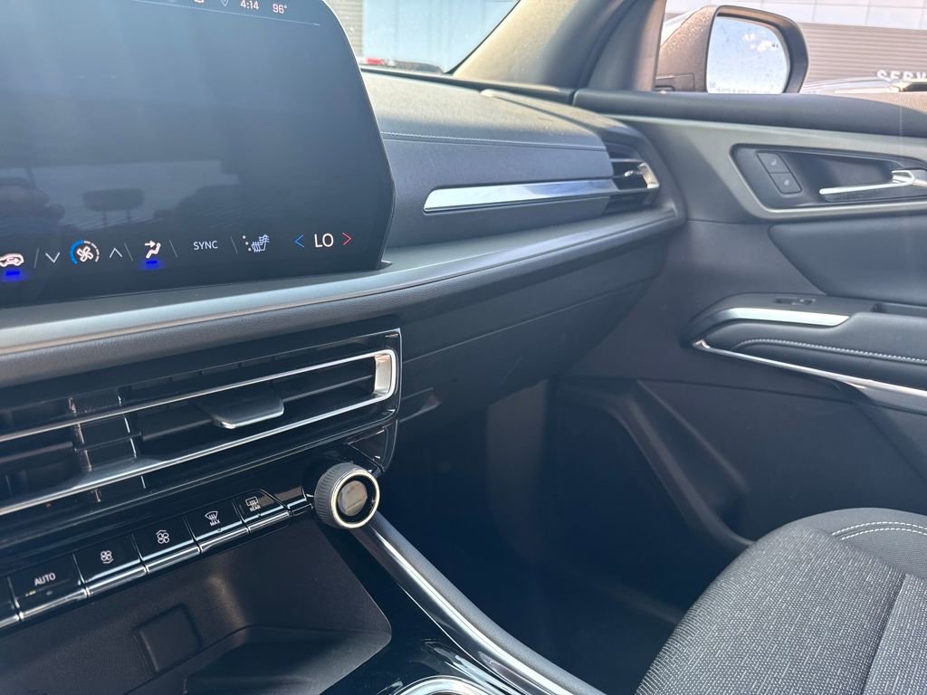 Used 2025 Chevrolet Traverse LT image 20