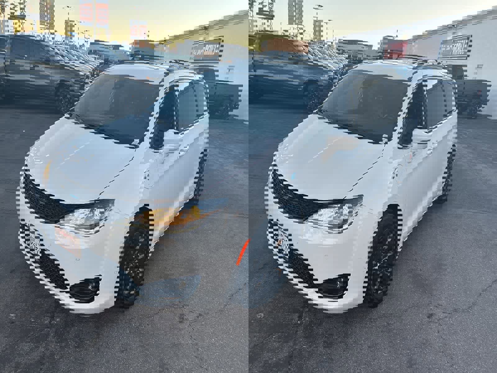 Used 2020 Chrysler Pacifica Limited w/ Advanced Safetytec Group image 2