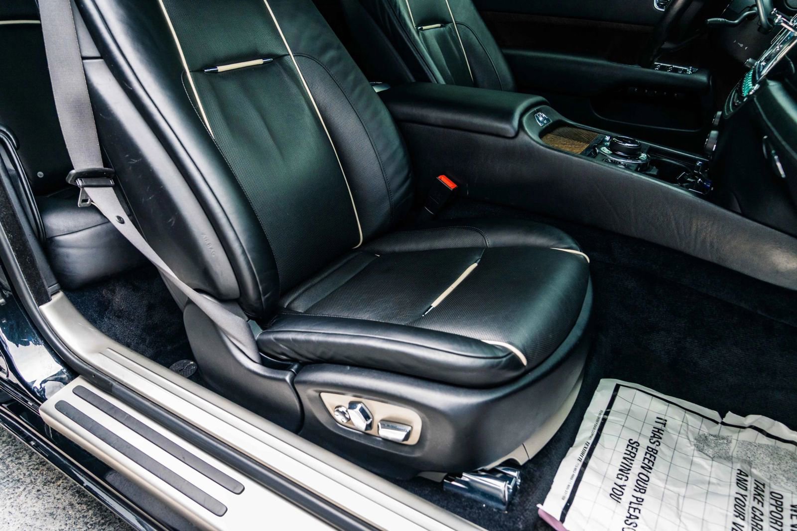 Used 2015 Rolls-Royce Wraith RWD image 32