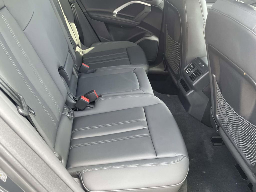 Used 2025 Audi Q5 Premium image 16