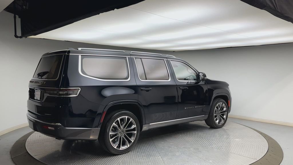 Used 2022 Jeep Grand Wagoneer Series III w/ Rear Seat Video Group 1 AWD/4WD image 2