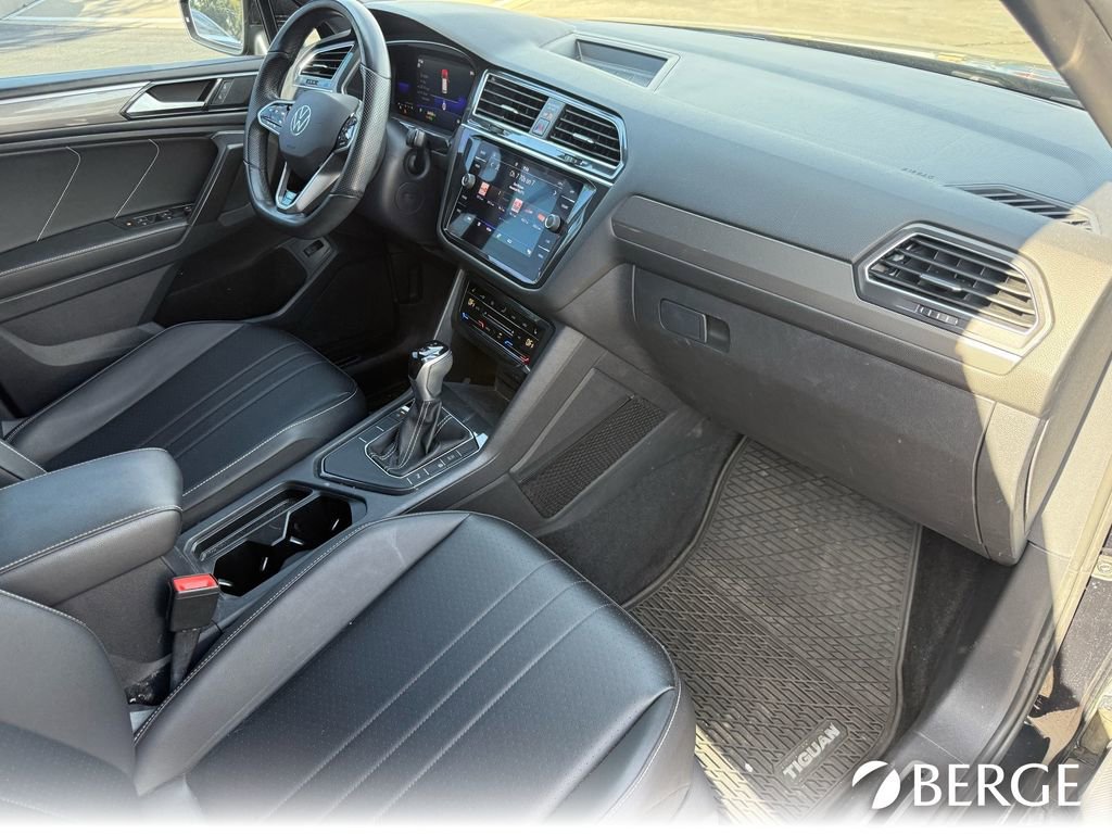 Used 2022 Volkswagen Tiguan SE R-Line image 31