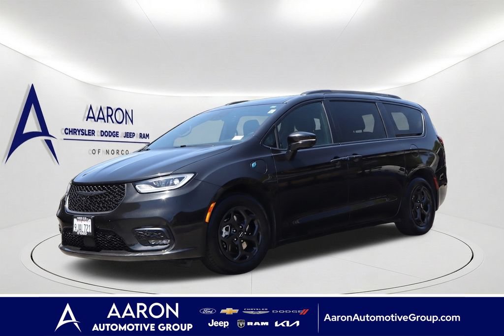 Used 2024 Chrysler Pacifica Premium