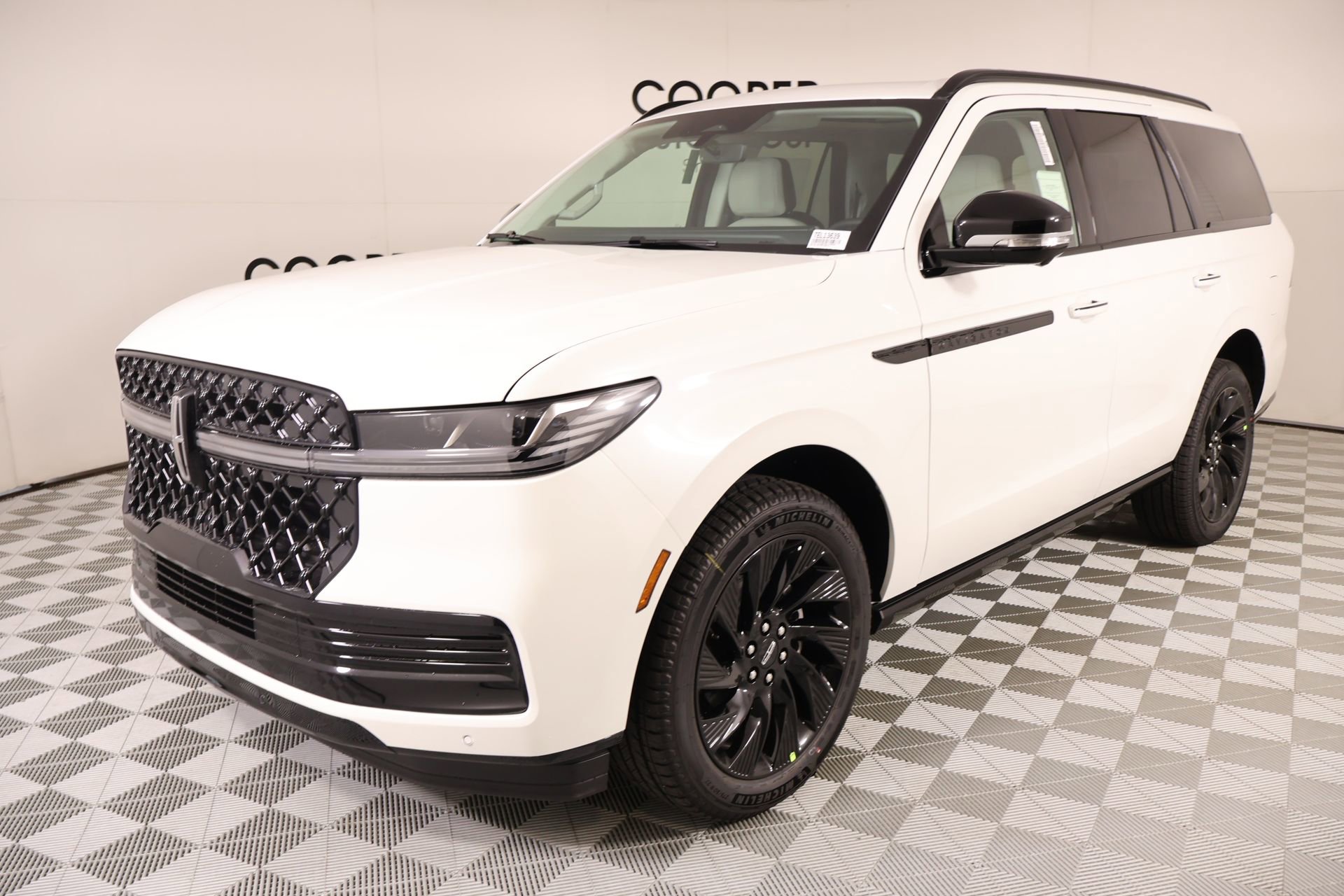 New 2026 Lincoln Navigator Reserve w/ Jet Appearance Package AWD/4WD image 11