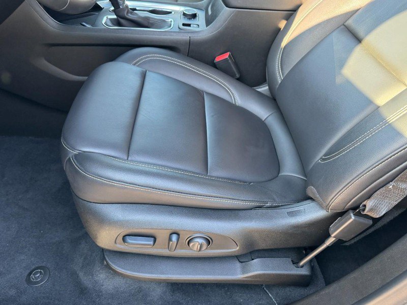 Used 2023 Chevrolet Traverse LT image 15