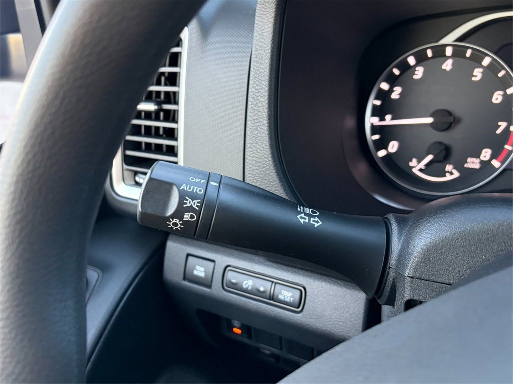 Used 2022 Nissan Frontier SV w/ Technology Package image 15