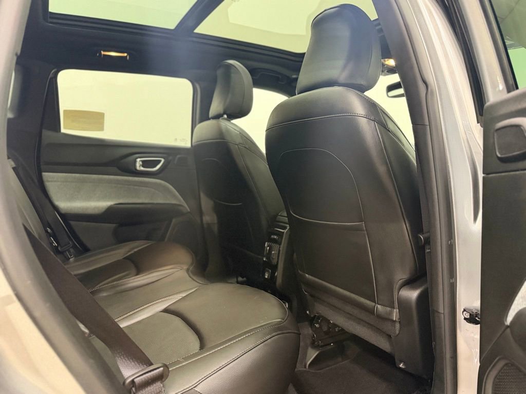 Used 2023 Jeep Compass Latitude w/ Sun and Sound Group image 16