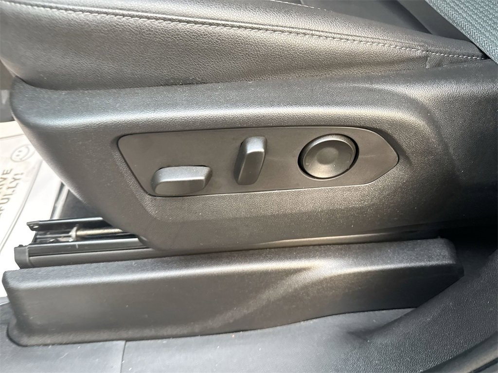 Used 2022 Chevrolet Tahoe Z71 w/ Luxury Package image 14