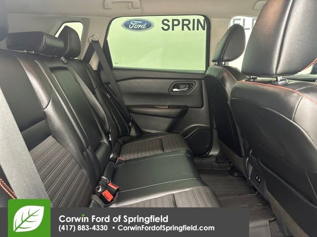 Used 2025 Nissan Rogue SV image 13