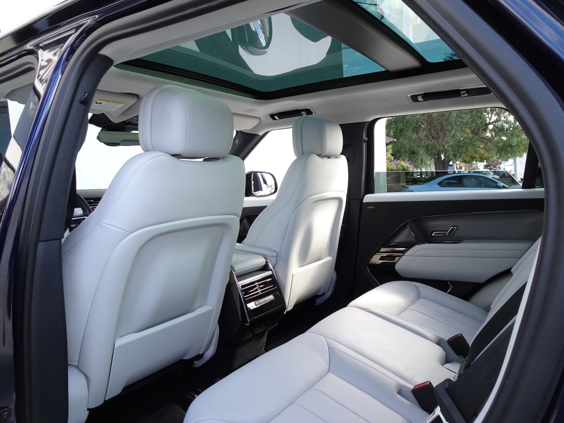 Used 2023 Land Rover Range Rover Sport SE AWD/4WD image 13