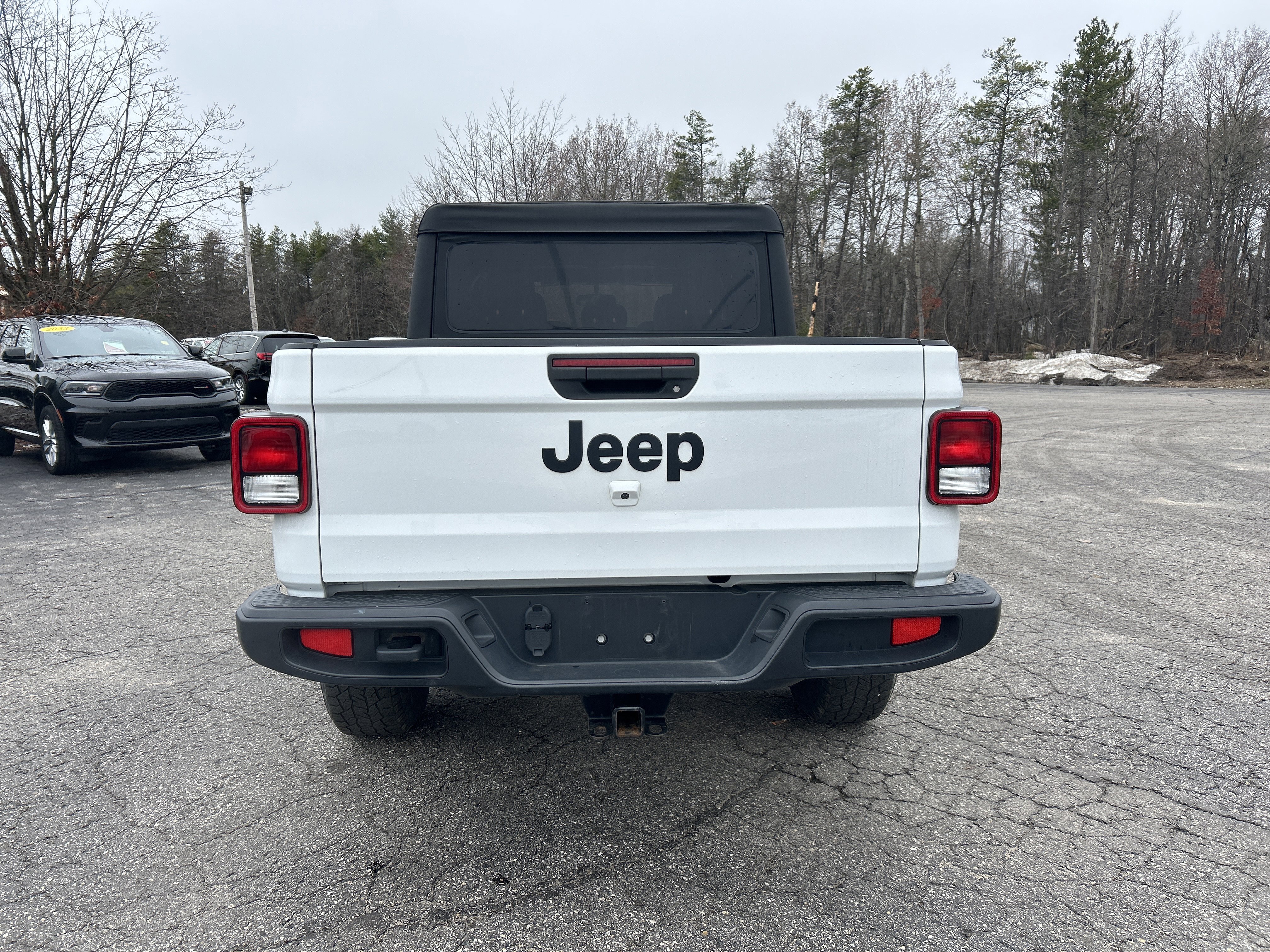 Used 2021 Jeep Gladiator Willys AWD/4WD image 5