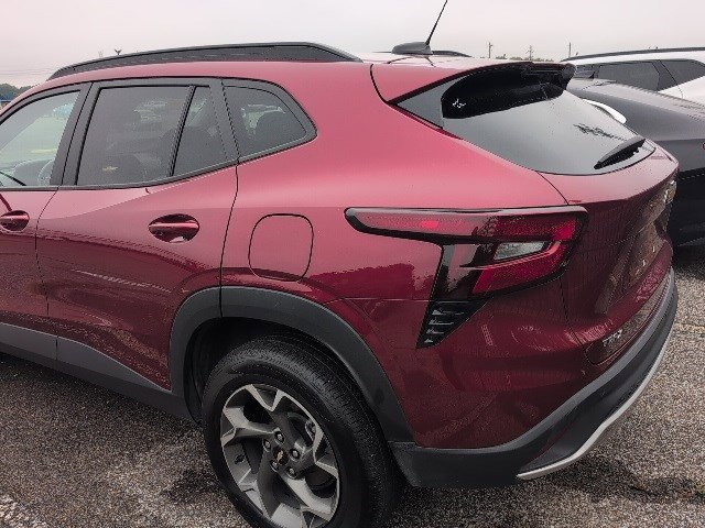 Used 2025 Chevrolet Trax LT w/ Driver Confidence Package image 15