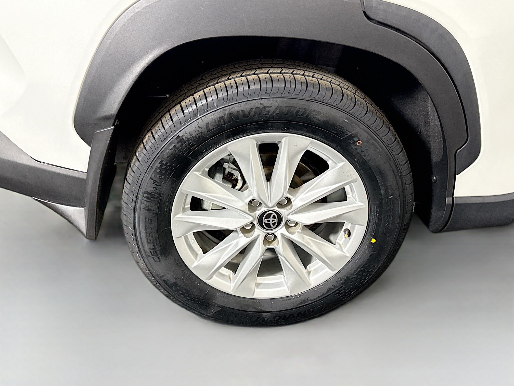 Used 2024 Toyota Corolla Cross LE FWD image 33