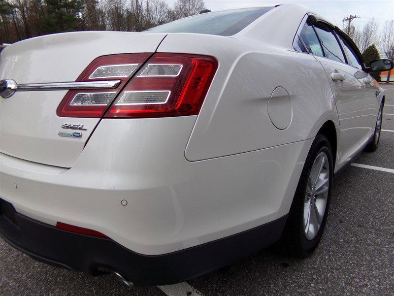 Used 2016 Ford Taurus SEL image 7