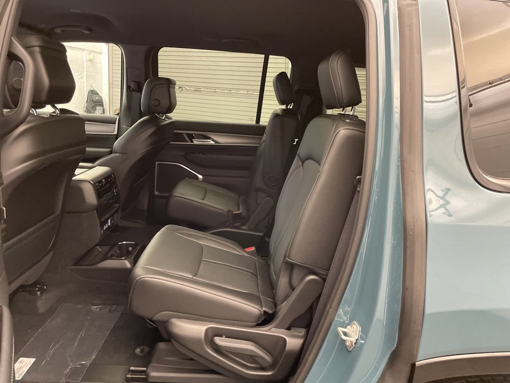New 2026 Jeep Grand Wagoneer 2WD image 18