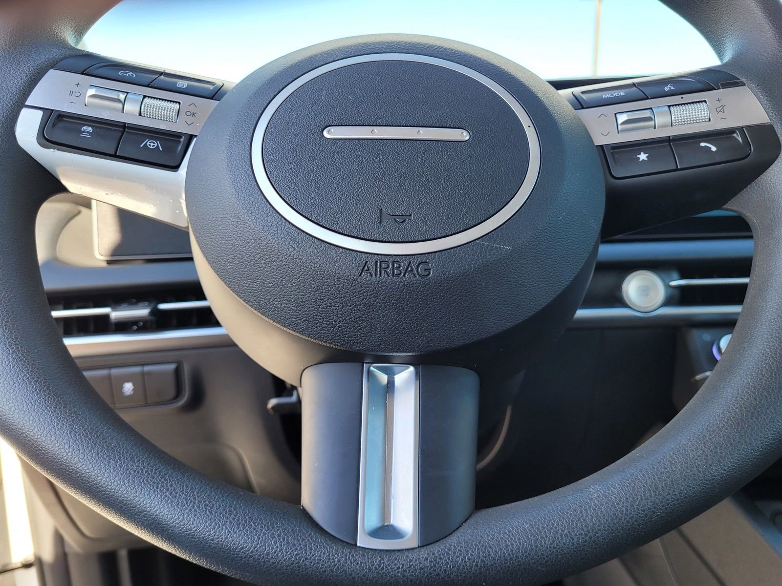 Certified 2025 Hyundai Tucson SE image 32