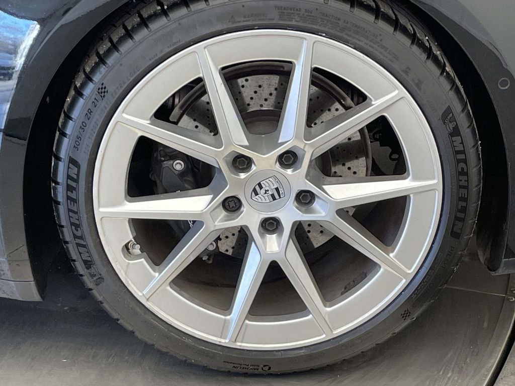 Certified 2025 Porsche 911 Carrera image 12