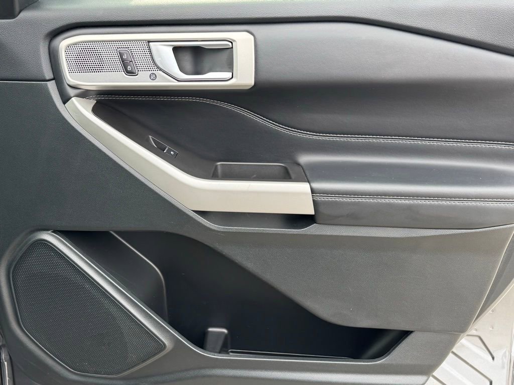 Used 2023 Ford Explorer Limited image 28