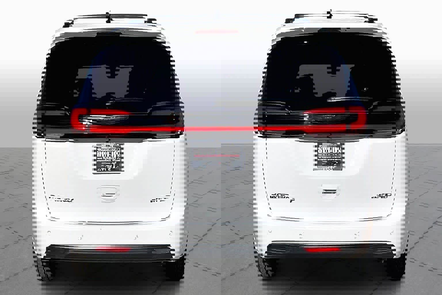 New 2026 Chrysler Pacifica Limited w/ S Appearance Package image 4