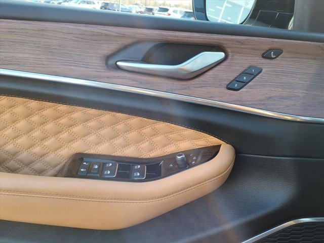 Used 2023 Jeep Grand Cherokee L Summit w/ Luxury Tech Group V image 24