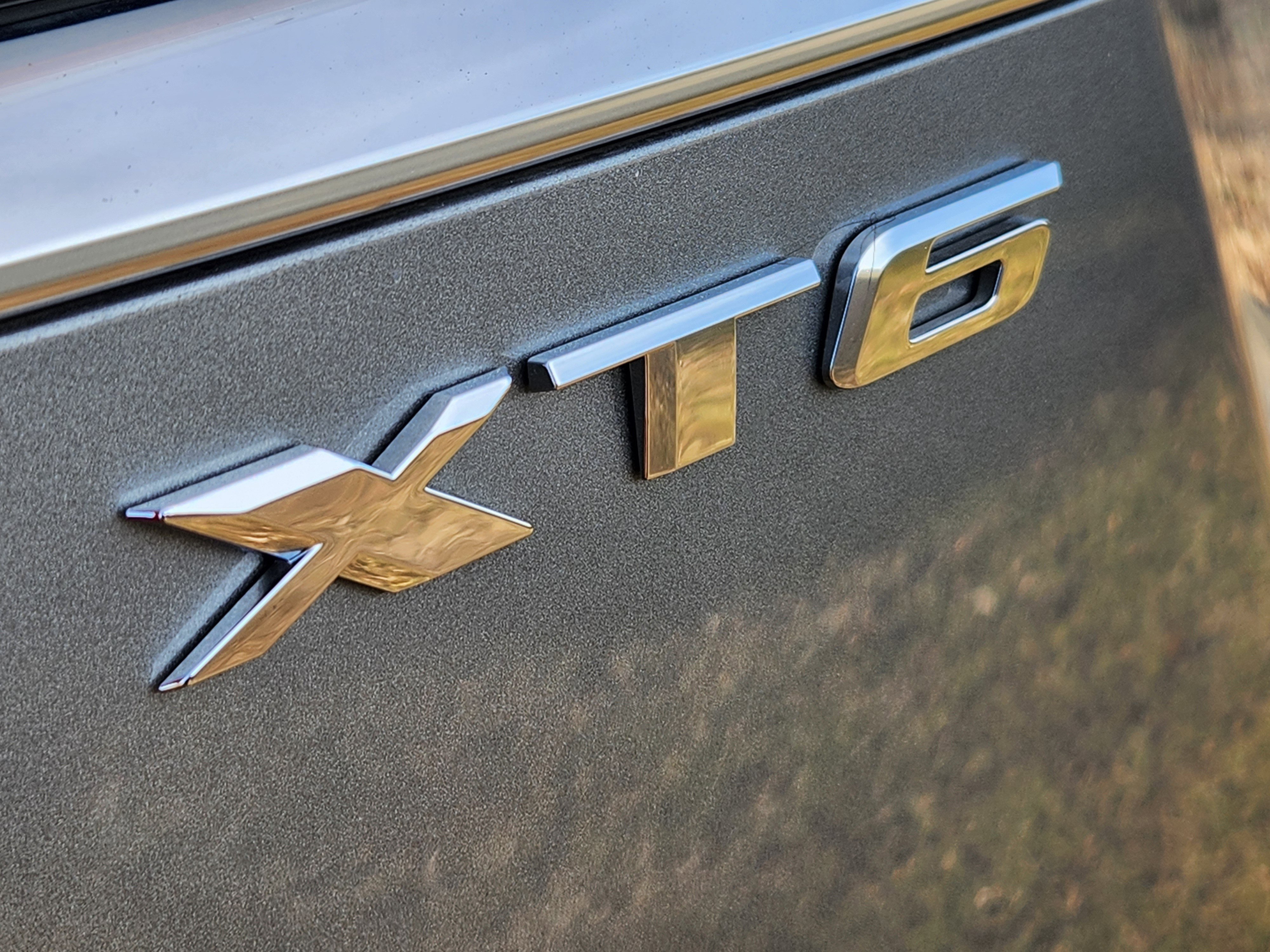 Used 2025 Cadillac XT6 Premium Luxury w/ Technology Package image 11