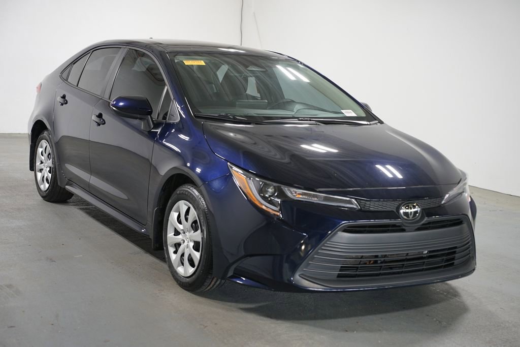 Certified 2025 Toyota Corolla LE image 3