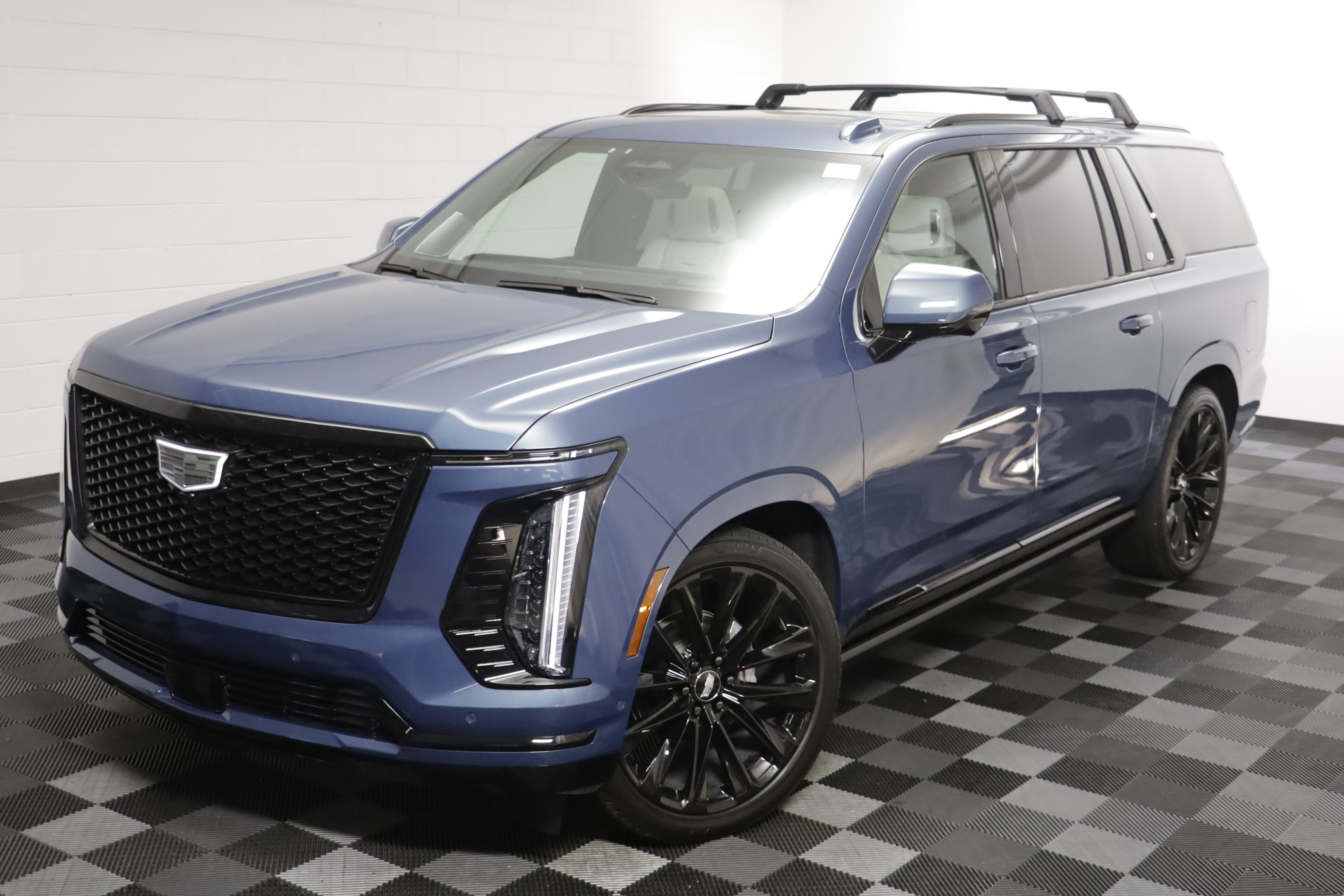 Used 2026 Cadillac Escalade ESV Platinum Sport w/ LPO, ONYX Package AWD/4WD image 2