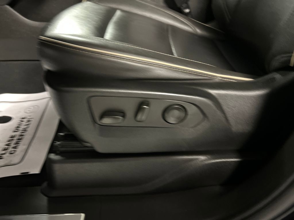 Used 2023 GMC Yukon SLT image 13