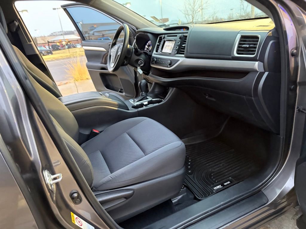 Used 2015 Toyota Highlander LE image 20